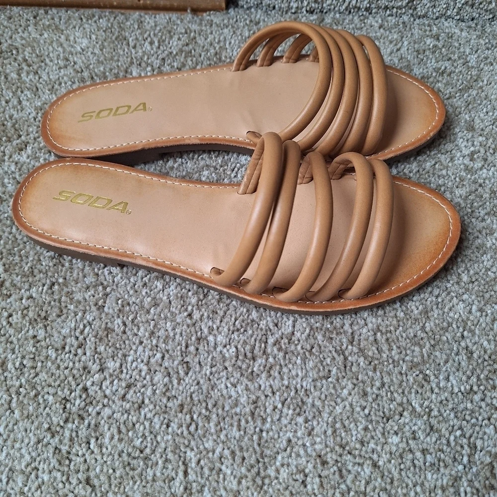 NWOT Soda Womens Slip On Tan Multi Band Flats Size 9